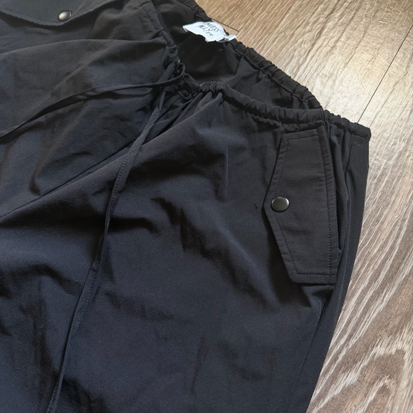 🖤 Princess Polly Black Parachute Pants Size 6 Adjustable Hem Utility in BLACK - Picture 12 of 15
